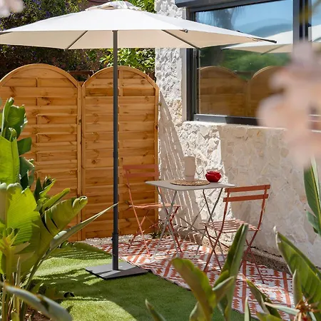 Nusa'mor Petite Maison Romantique Baignoire Balneo 2 Places * Hyeres